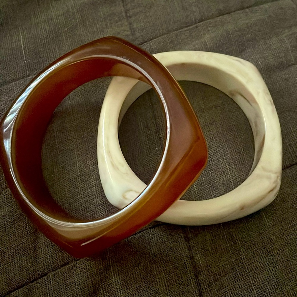 A pair of bangles. Never used. Will look great with any clothes.